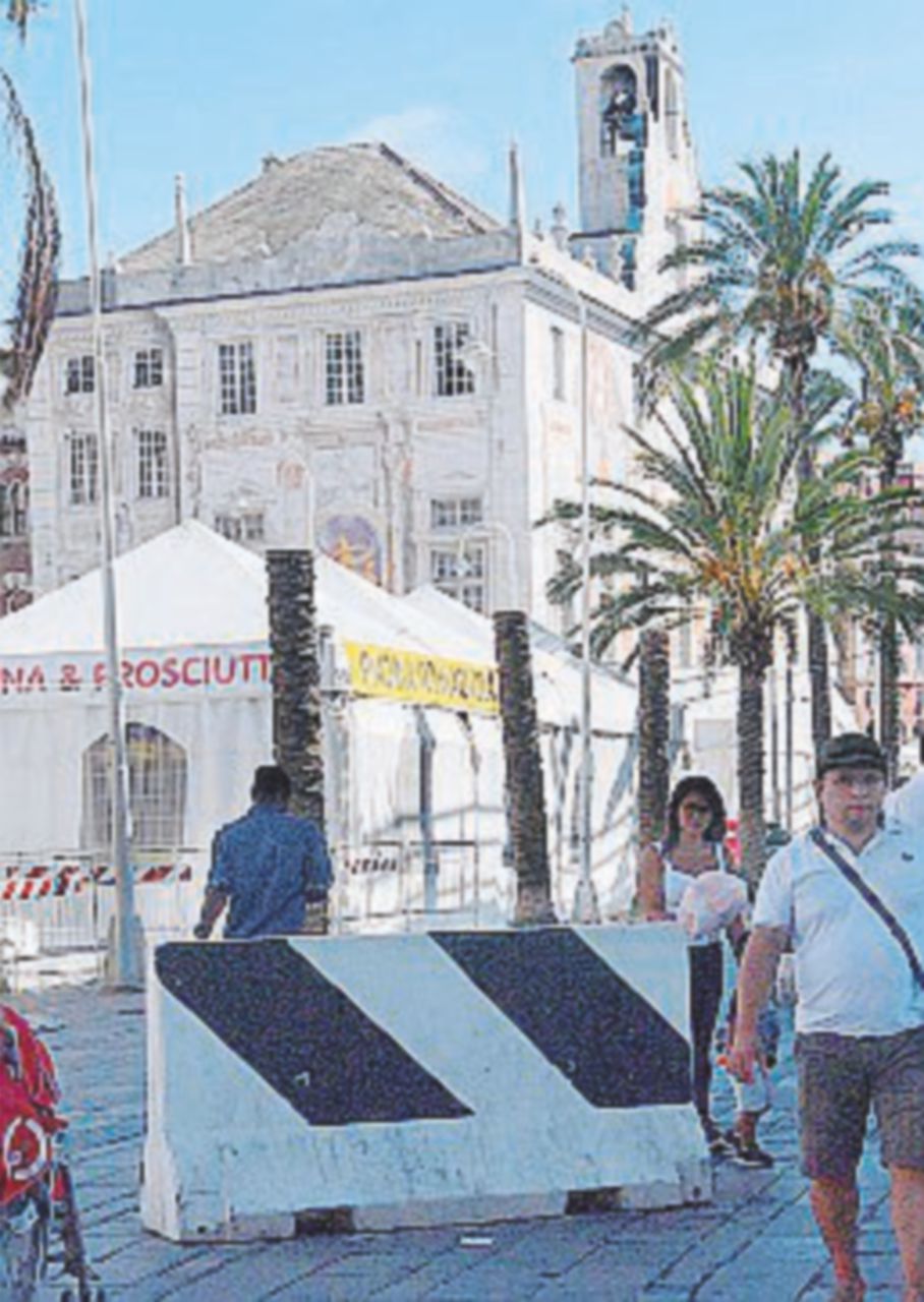 La festa del Pd - Ansa Alternanza scuola-Pd a Genova: studenti ai fornelli alla festa Dem
