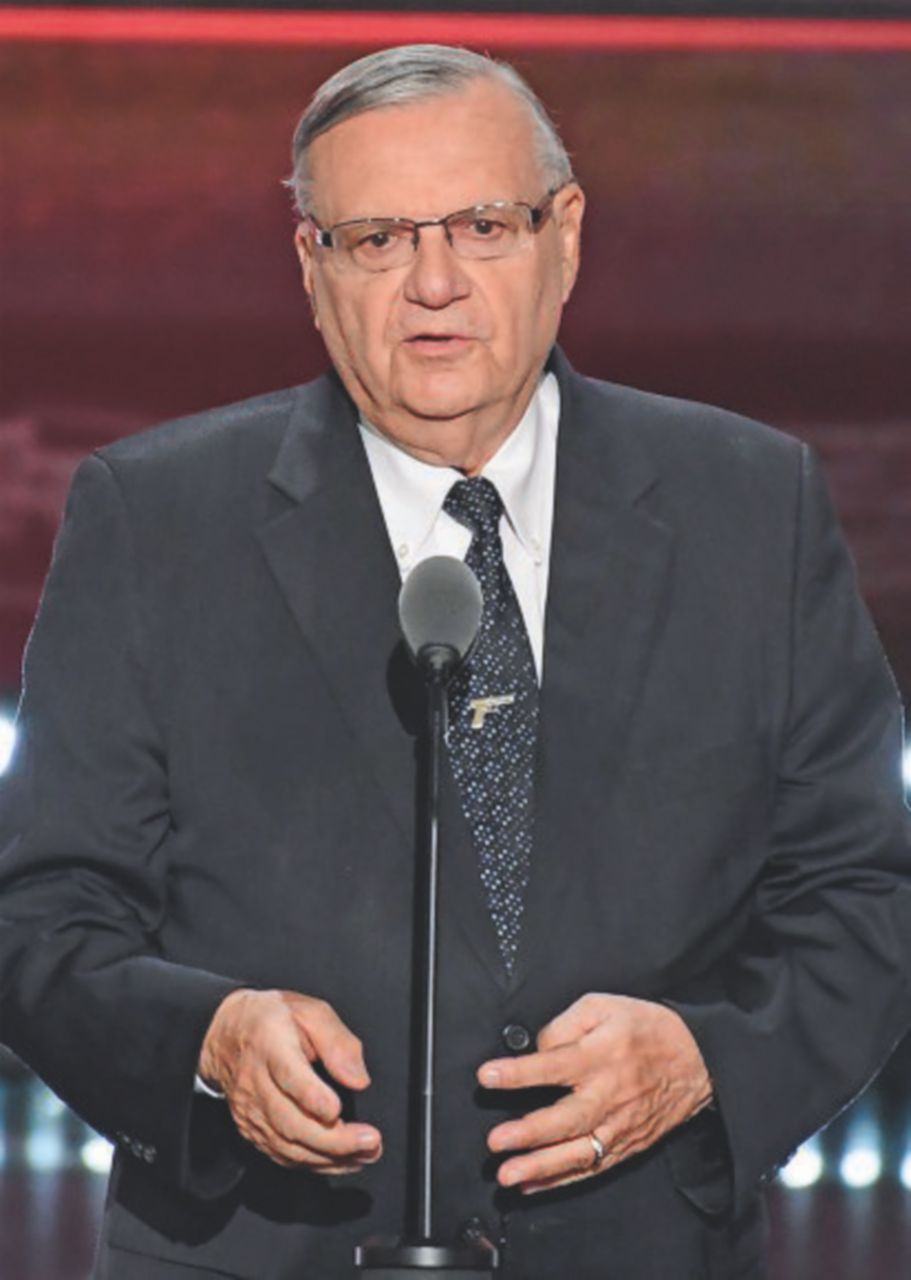 “Esempi” da seguire - Lo sceriffo Joe Arpaio, fervente repubblicano, e il presidente Donald Trump - Ansa/LaPresse Rambo addio, il nuovo eroe è lo sceriffo Arpaio