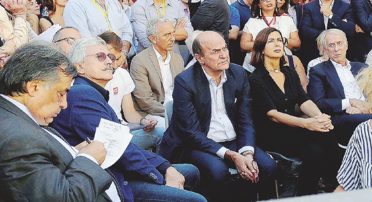 In piazza - Leoluca Orlando, Massimo D’Alema, Pier Luigi Bersani, Laura Boldrini e Pisapia a Roma, il 1° luglio - LaPresse Bersaniani irritati “A settembre serve un chiarimento”