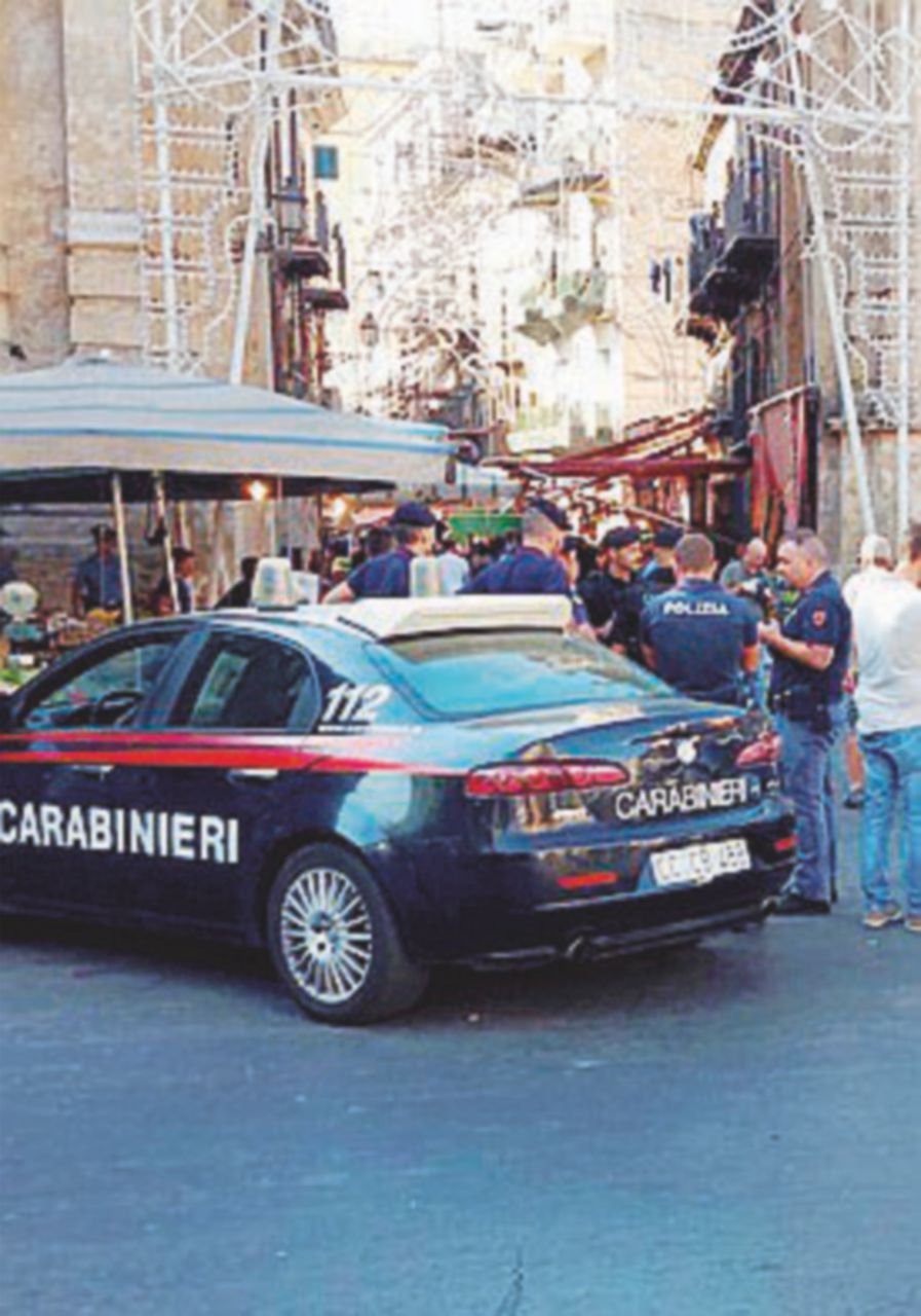 A Palermo si spara: un pregiudicato ucciso in strada A Palermo si spara: un pregiudicato ucciso in strada