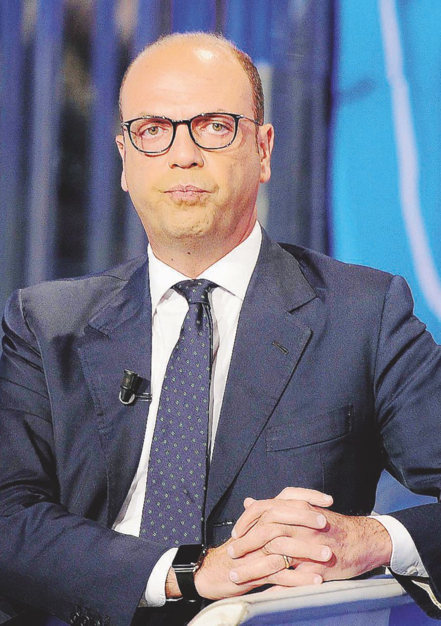 Renzi si sposa Angelino. E Pisapia resta col cerino Renzi si sposa Angelino. E Pisapia resta col cerino