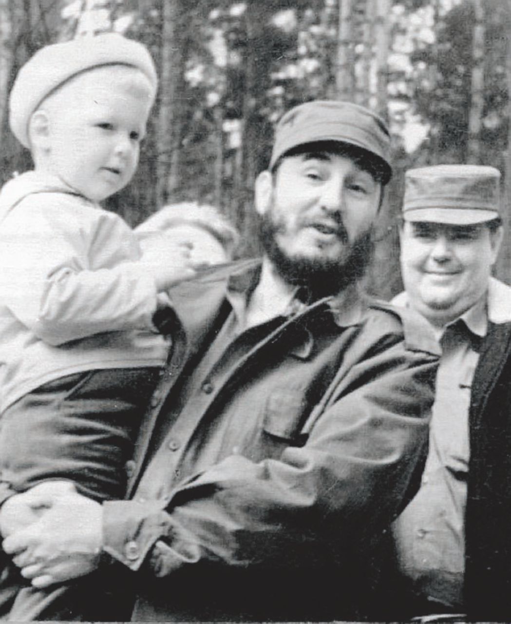 Distensione - Fìdel Castro con il nipote di Nikita Krusciov durante una visita a Mosca - Ansa Il lungo arco della paura iniziò con la Corea ed è sopravvissuto alla Guerra fredda