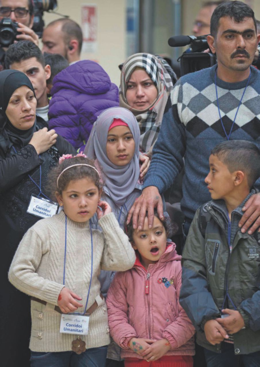 In salvo - Profughi siriani - LaPresse I piccoli “corridoi” salvaprofughi