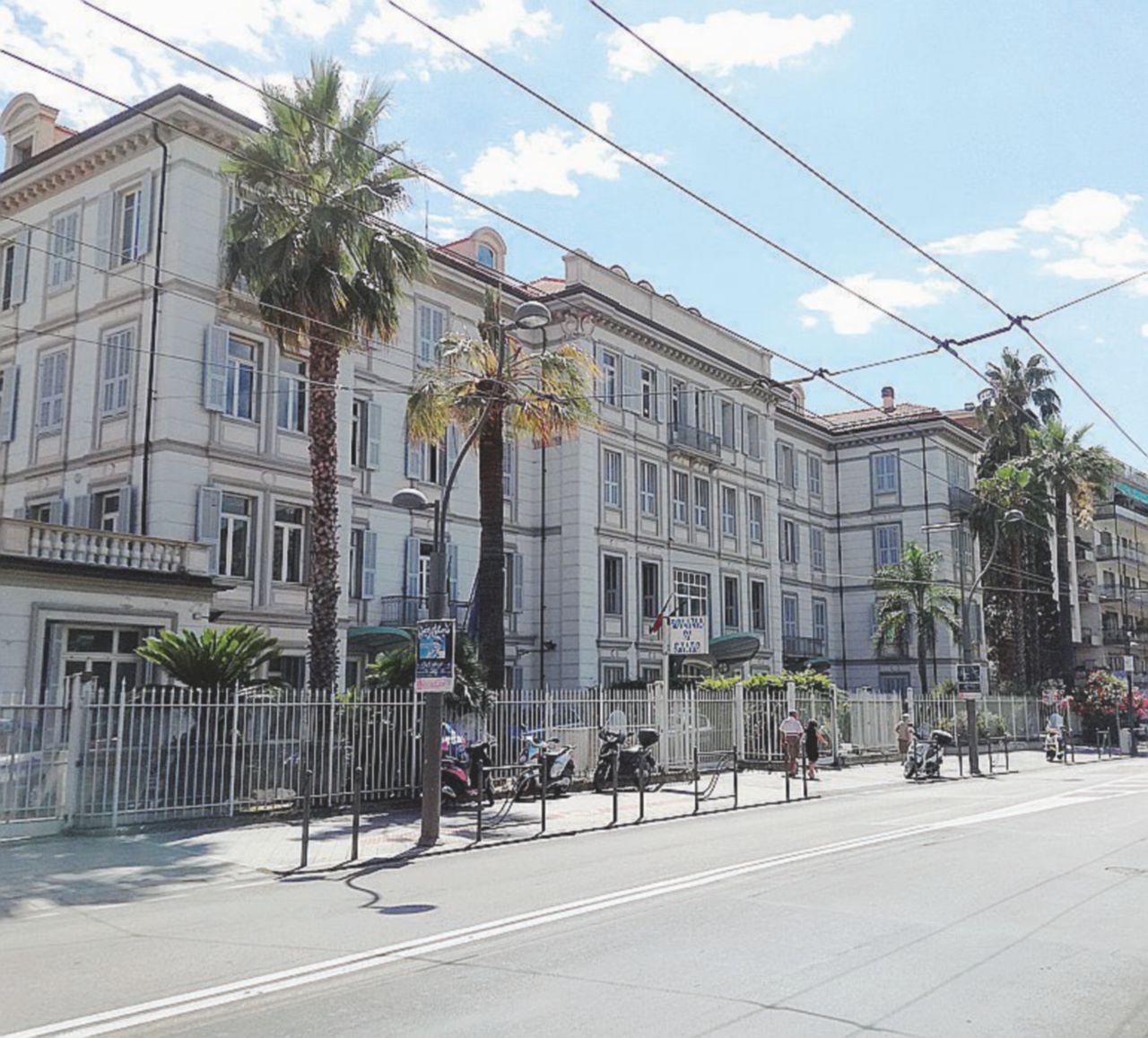 Hotel Vittoria - Il centro di Sanremo ospita la sede locale dell’Inps e un commissariato di polizia La sede Inps extralusso fa infuriare i pensionati