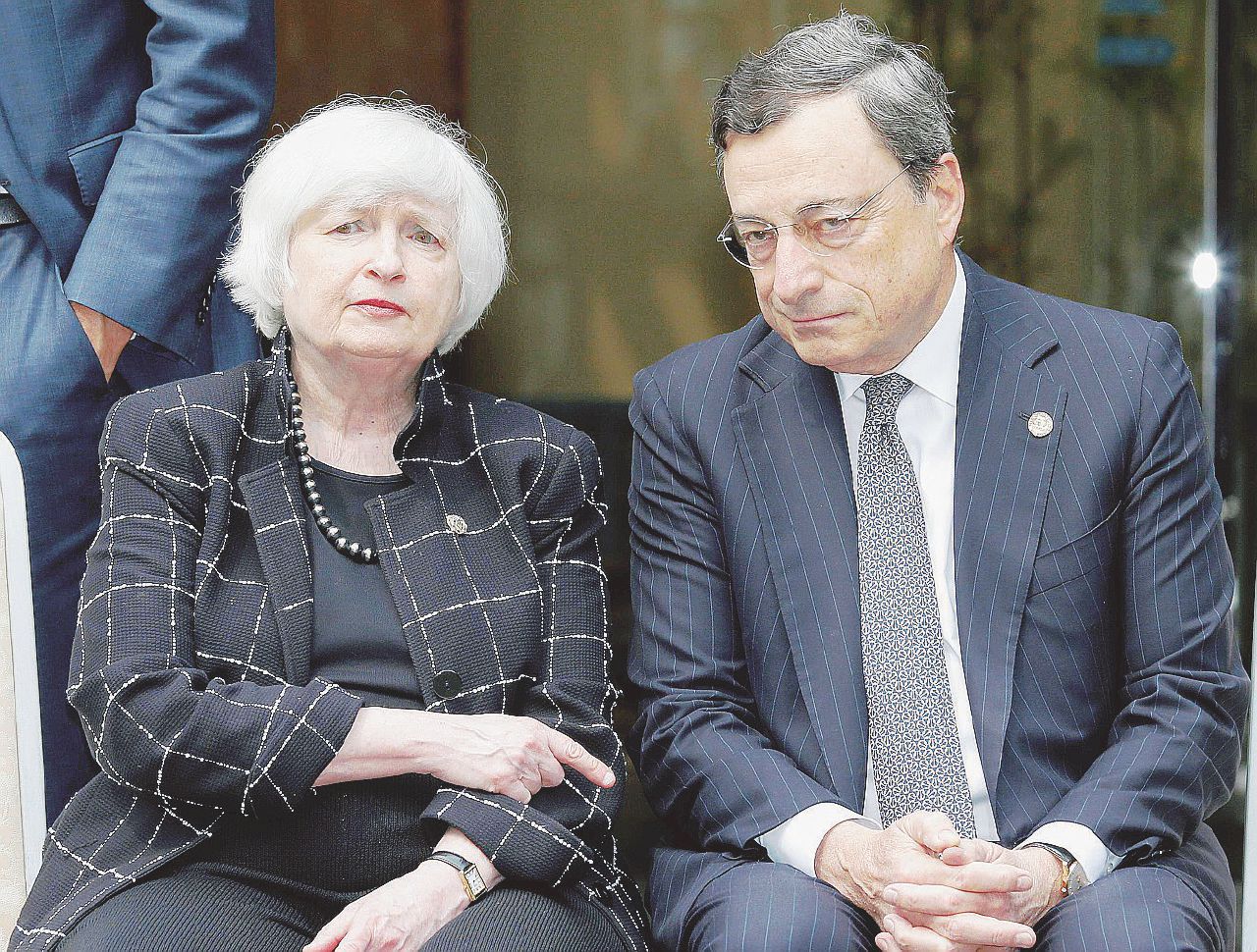 Alziamo i tassi? - Janet Yellen, presidente della Federal Reserve Usa e Mario Draghi, presidente della Bce - Ansa Il super-euro che rischia di schiantare la ripresina