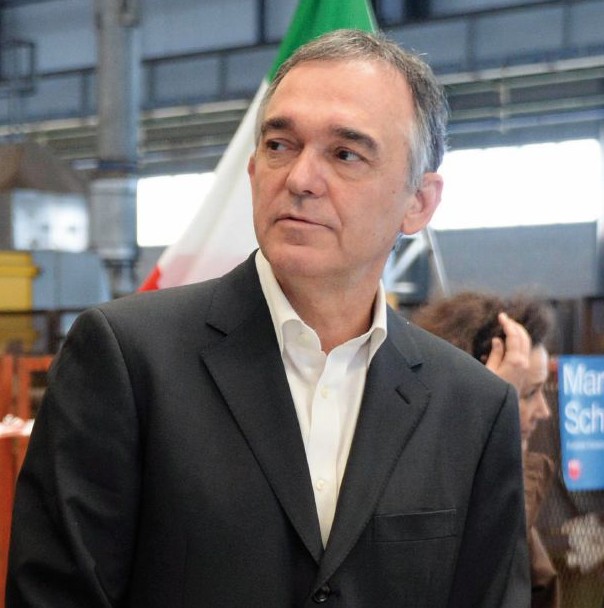 “Pisapia, di’ qualcosa. Meglio se di sinistra” “Pisapia, di’ qualcosa. Meglio se di sinistra”
