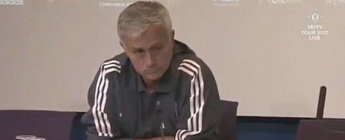 Copertina di José Mourinho provoca Antonio Conte: “Non voglio perdere i capelli come lui”