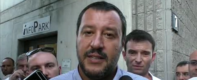 Copertina di Salvini: “Le navi delle Ong? Se sono d’accordo con gli scafisti vanno affondate”