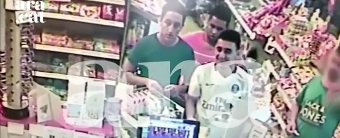 Copertina di Attentato a Barcellona, i terroristi ridono al supermercato prima dell’attacco a Cambrils