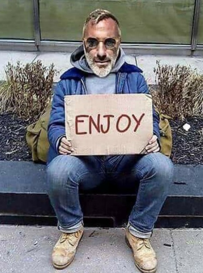 Copertina di Gianluca Vacchi, post ironici e meme: ecco i migliori pubblicati sui social