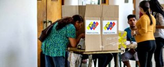 Elezioni Venezuela, Smartmatic: “I dati dell’affluenza sono stati manipolati”. Il Parlamento chiede un’inchiesta penale