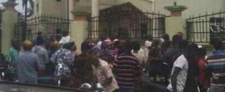 Copertina di Nigeria, assalto armato in una chiesa cattolica. Polizia: “8 morti e 18 feriti”