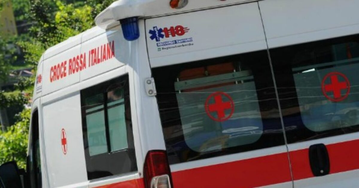 scava una buca in spiaggia e muore sepolto dalla sabbia nel viterbese la vittima 232 un 17enne romano