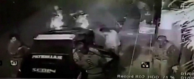 Copertina di Venezuela, arrestato il leader dell’opposizione Leopoldo Lopez. Il video dell’irruzione degli agenti