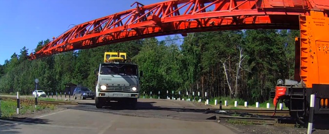 Copertina di Vado? Vadi, vadi… L’involontario tributo del camionista impaziente al mitico Fantozzi