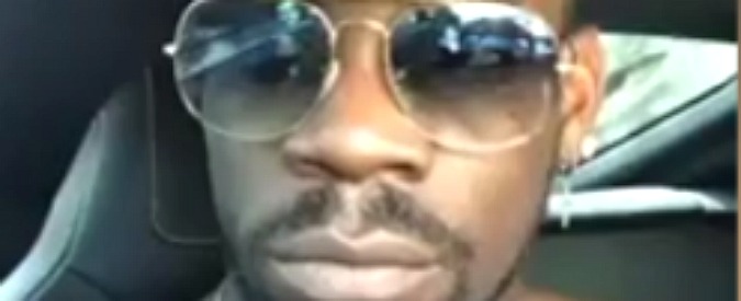 Copertina di Balotelli a 200 all’ora con la Ferrari. Lui nega: “Tutte bugie”, poi attacca: “L’Italia non cambia purtroppo, si sta bene in Francia”