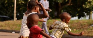 Copertina di Aiuto allo sviluppo, il rapporto Openpolis e Oxfam: “C’è mancanza di trasparenza sull’utilizzo dei fondi. Le cifre? Gonfiate”