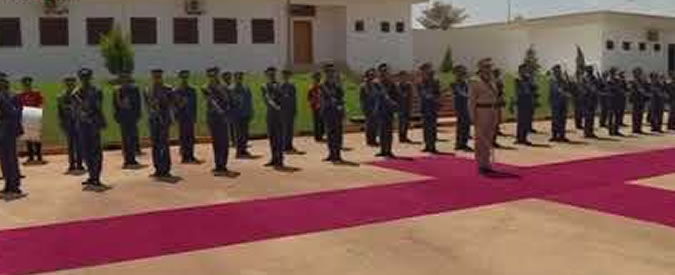 Copertina di Dio salvi la Regina dall’orchestra più scarsa della storia. L’interpretazione dell’inno inglese è agghiacciante (ed esilarante)