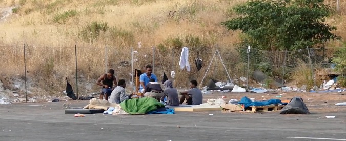 Copertina di Migranti, Baobab: “Stranieri con diritto alla relocation bloccati qui dalla burocrazia. Sognano l’Europa ma dormono in strada”