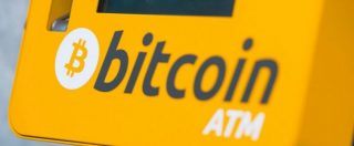 Copertina di Bitcoin, a furia di correre la criptovaluta sta perdendo peso come moneta alternativa