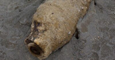 Copertina di Valcamonica, trova un ordigno bellico e lo porta a casa: la bomba scoppia, morto un 35enne