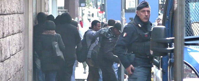 Copertina di Migranti a Roma, i rifugiati di via Curtatone censiti già due anni fa. L’irruzione della polizia nel 2015, senza incidenti