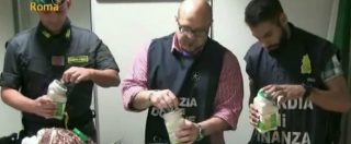 Copertina di Traffico droga, sequestrati all’aeroporto di Fiumicino 55 chili di cocaina. “Nascosta in barattoli di yogurt e assorbenti”