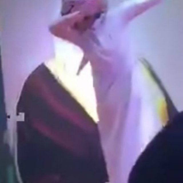 Arabia Saudita, noto cantante arrestato per aver fatto la “dab” (VIDEO)