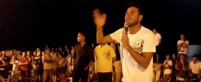 Copertina di Sicilia, Di Battista show a Marzamemi: “Attenti che Alfano vi citofona per la poltrona”