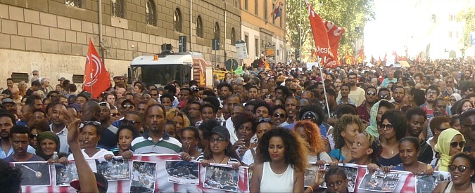 Copertina di Roma, il rifugiato eritreo sulle dichiarazioni di Di Maio: “Prima i romani? No, tutti”. In piazza il corteo antisgomberi