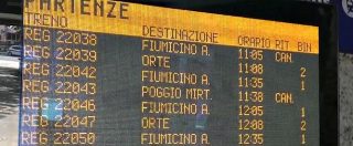 Copertina di Fiumicino-Roma, guasto sulla linea ferroviaria. Viaggiatori bloccati: “Dentro il treno per un’ora senza poter scendere”