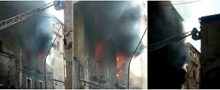 Copertina di Cosenza, incendio in un appartamento del centro storico: 3 morti. In fumo anche opere e pergamene antiche