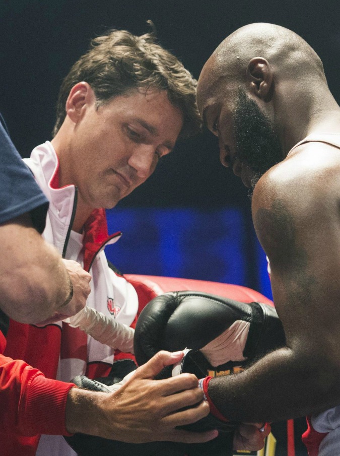 Justin Trudeau sul ring per beneficenza: l’affascinante premier canadese nel ruolo di coach