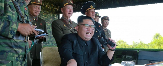 Corea del Nord, Kim Jong-un: “Missile che ha sorvolato il Giappone è solo preludio. Ora l’obiettivo è Guam”