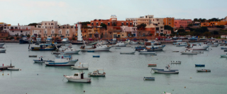 Copertina di Lampedusa, a sorpresa il governo torna a battere cassa: vuole le tasse degli ultimi 7 anni. Il sindaco: “Pronti alle barricate”
