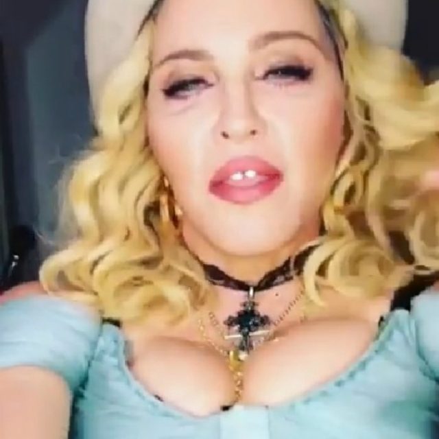 Madonna, nuovo video su Instagram: canta una sua canzone ma non ricorda il testo
