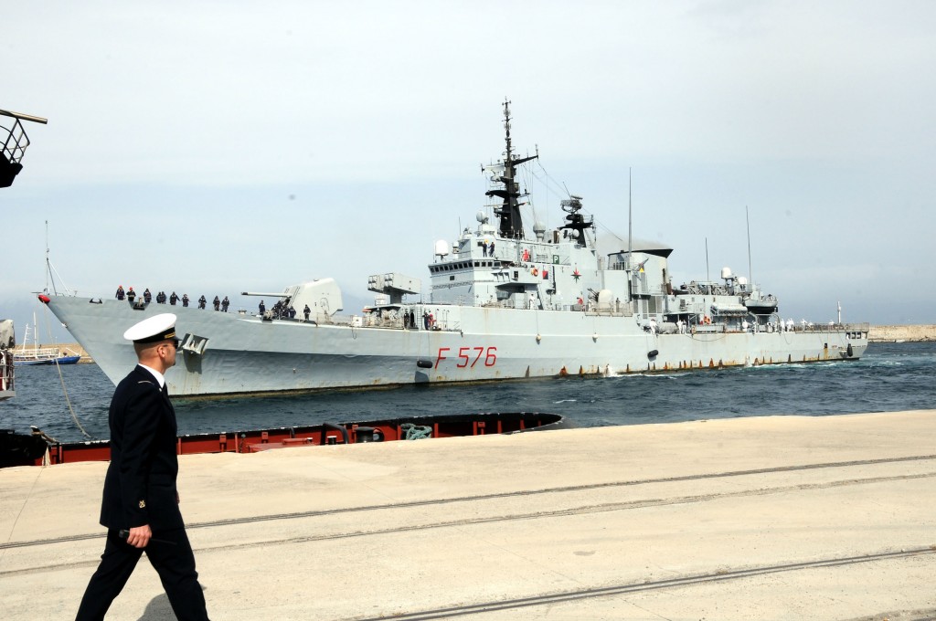 Copertina di Si va a Tripoli. Haftar: “Bombardiamo le vostre navi”