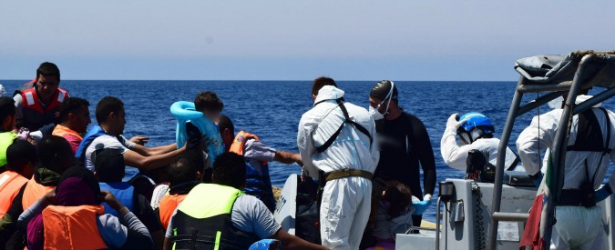 Migranti, piano del Viminale: “Navi delle missioni Ue al posto di quelle delle ong”. Fico: “Logica dei respingimenti aberrante”