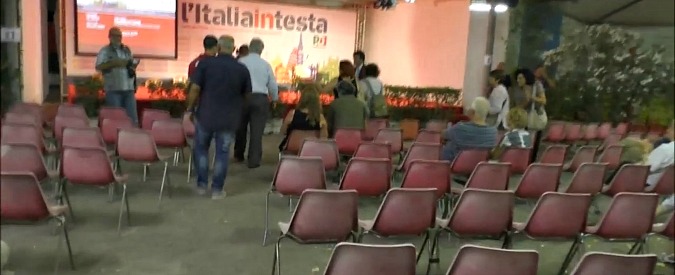 Copertina di Poletti, l’incontro alla Festa dell’Unità di Modena è un flop. Sala deserta e sedie vuote per il ministro del Lavoro