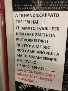 Milano - multato per parcheggio sul posto per invalidi lascia un cartello : “Contento per la tua disgrazia - povero handicappato”