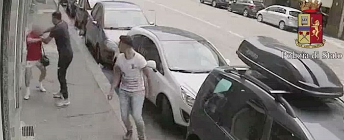 Copertina di Non si fermano neanche davanti a un anziano: ecco cosa gli fanno per rubargli una collana