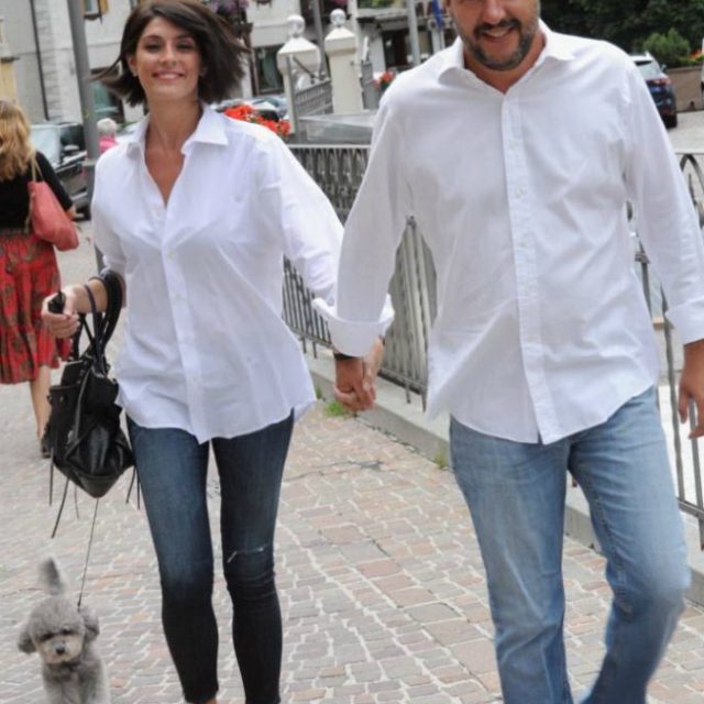Matteo Salvini e Elisa Isoardi di nuovo insieme: mano nella mano a Cortina a favore di paparazzo