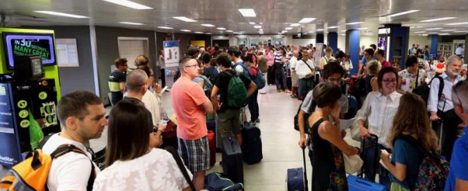 Sciopero senza preavviso degli addetti ai bagagli a Linate e Malpensa. Il Garante: “Valutiamo sanzioni per i lavoratori”
