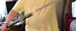 Copertina di Siae, il direttore sfodera una katana come in Kill Bill e posta il video su Twitter