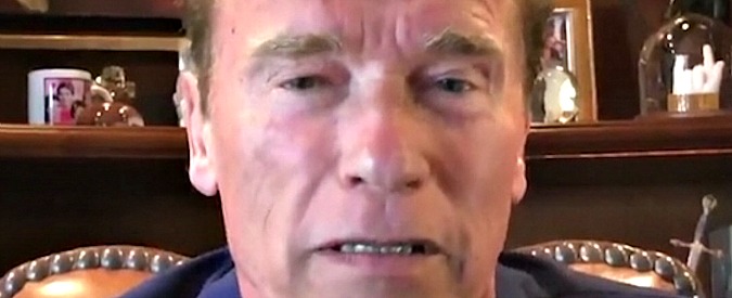 Copertina di Razzismo, la lezione di Schwarzenegger a Trump: “Lasci che l’aiuti a scrivere il suo discorso…”