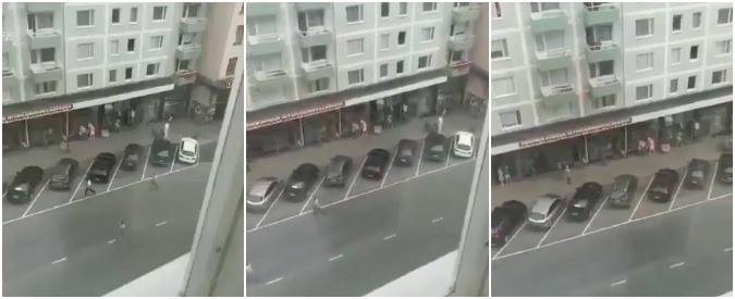 Copertina di Finlandia, un uomo accoltella i passanti in una piazza di Turku. I media locali: “Un morto e 8 feriti”