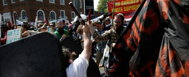 Usa - auto contro la folla durante una manifestazione dei suprematisti bianchi. “Investiti i contestatori : ci sono feriti”