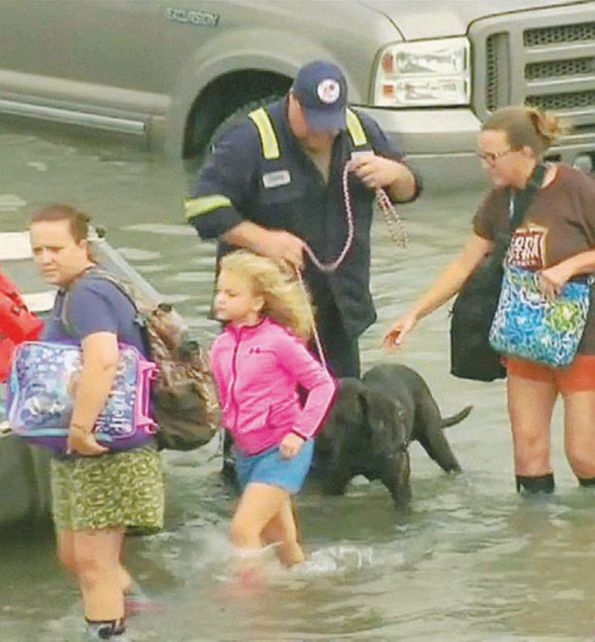 Evacuati - In migliaia in fuga - Reuters Caos Harvey, esplode centro chimico