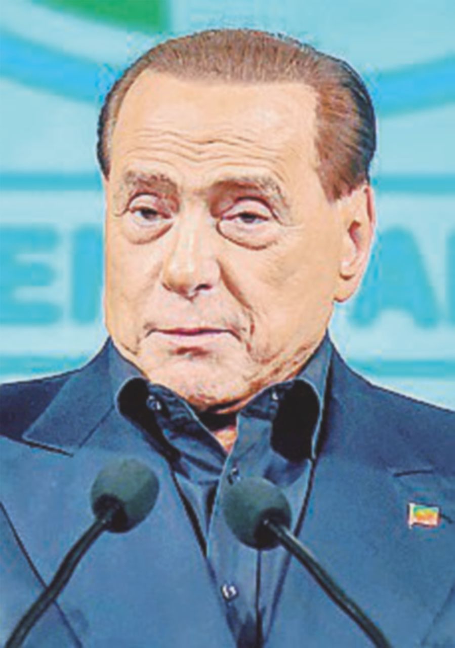 Berlusconi celebra la coalizione in Sicilia: “Io scendo in campo” Berlusconi celebra la coalizione in Sicilia: “Io scendo in campo”