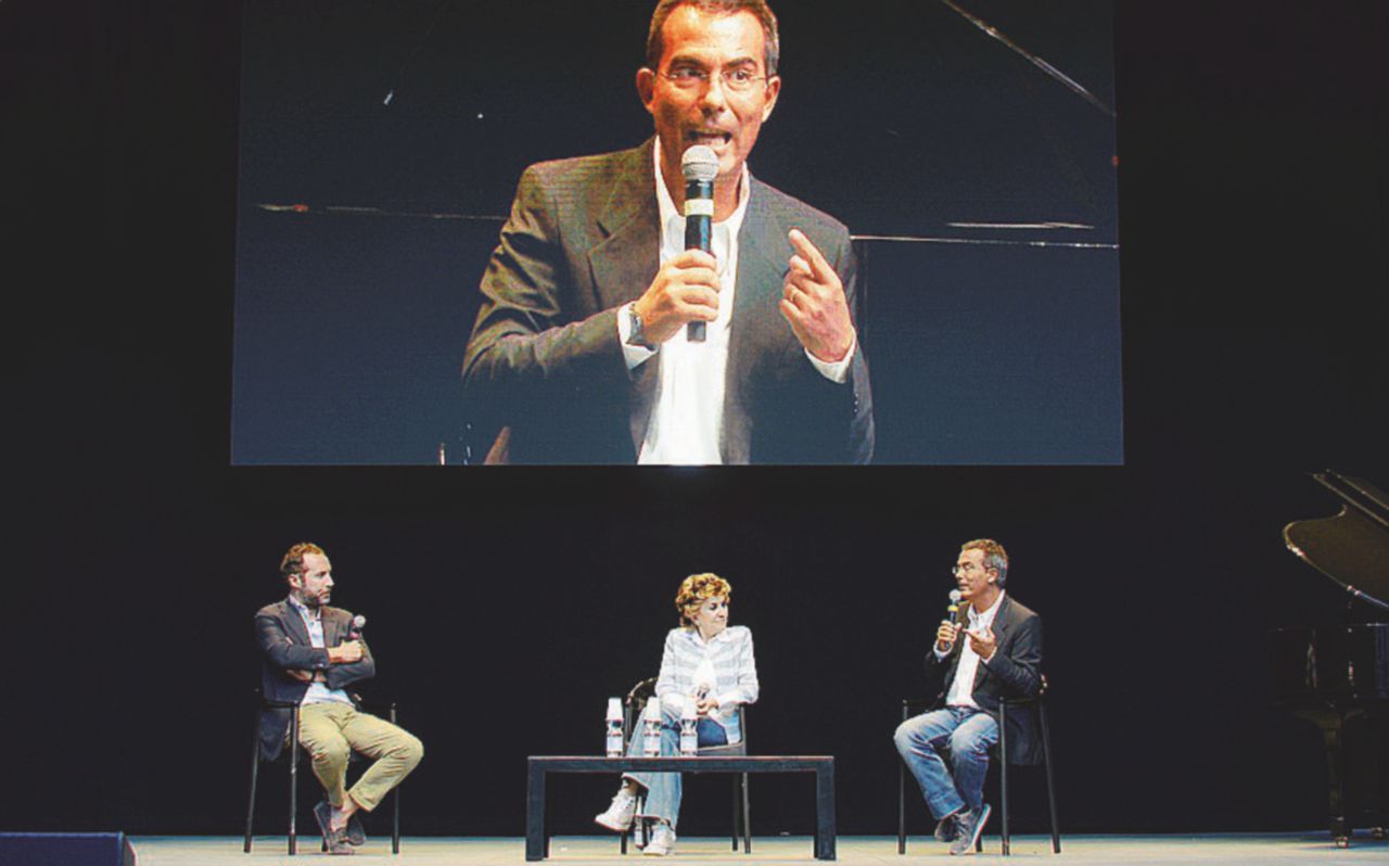 Sul palco - Franca Leosini, Giovanni Floris e il moderatore Luca Sommi “Buona tv è quella che (almeno) non diseduca”